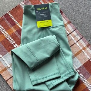 Tek Gear 7/8 Legging in Mint Green